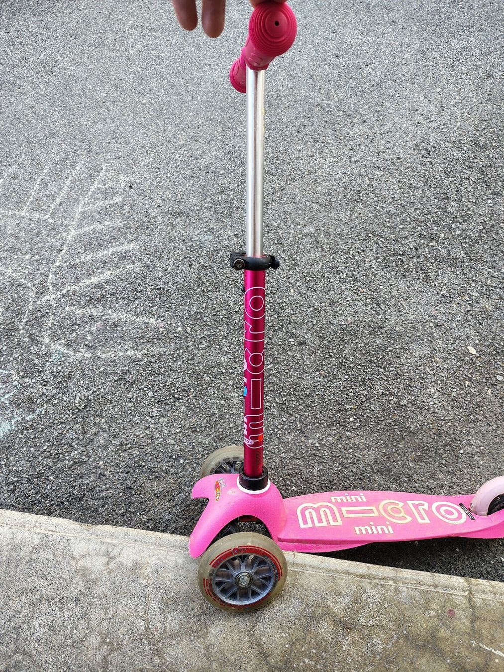 Micro Kickboard: Monopattino Mini Micro rosa usato – Gebraucht aus Emmetten von edm_g6rc 3