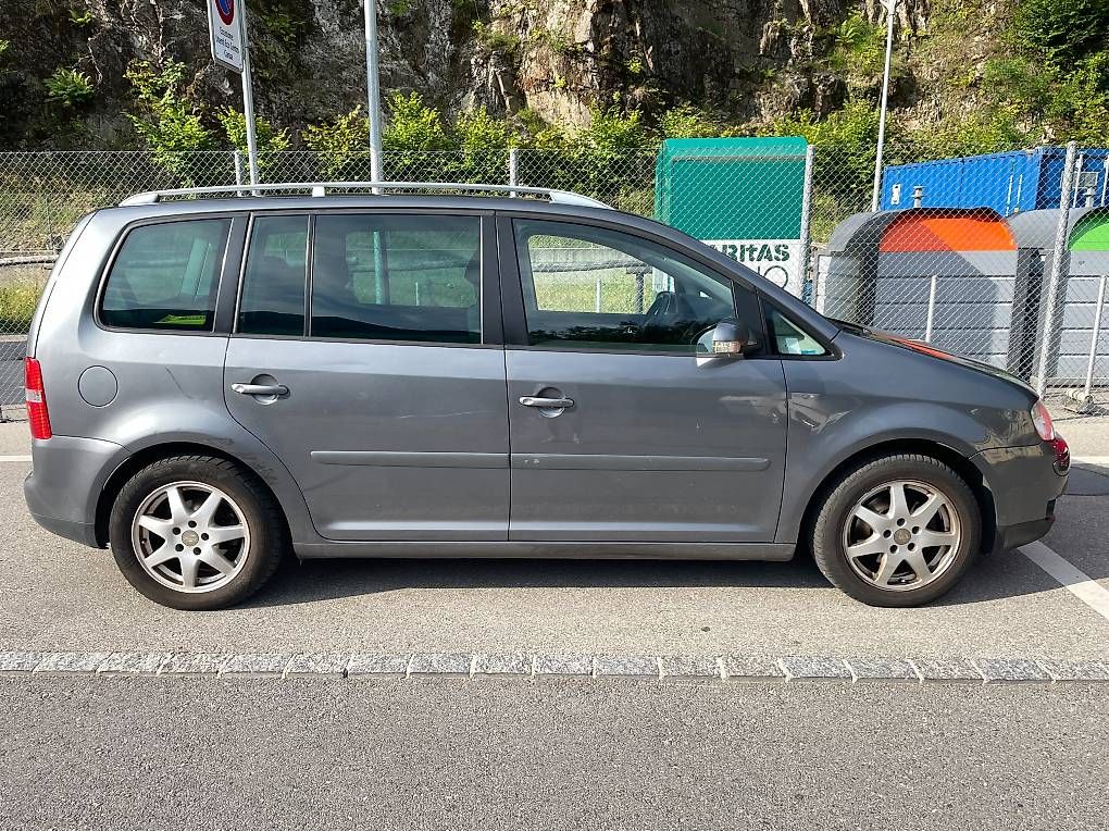 VW Automobili: VW Touran 2.0 FSI – Usato da Losone venduto da nat_c82b 2
