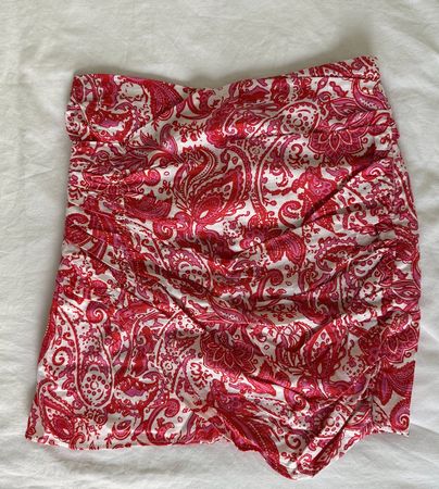 Patterned mini skirt