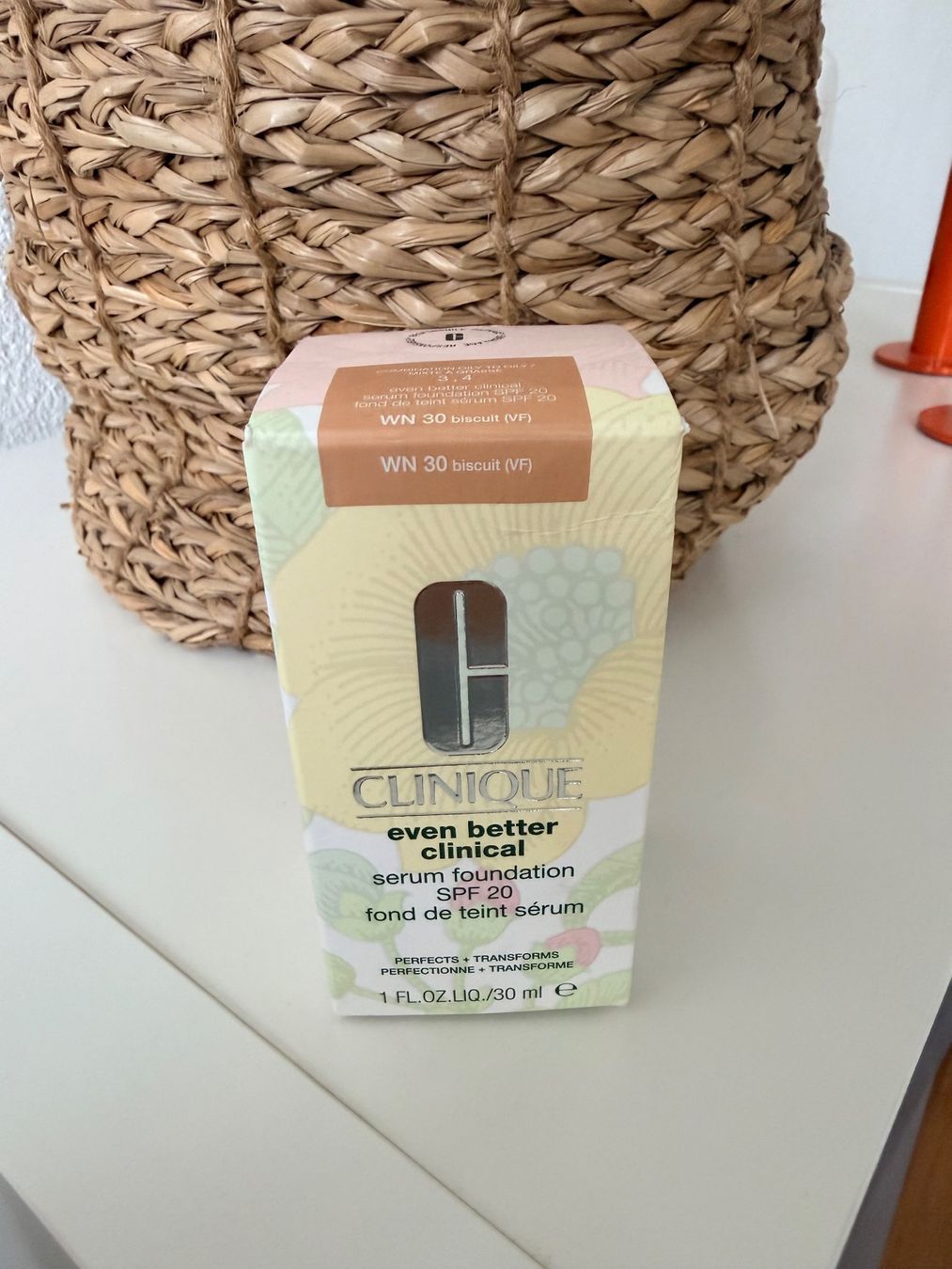 Clinique Make-up: Clinique Even Better Foundation, WN 30 Biscuit – Nuovo (secondo la descrizione) da Zürich venduto da wie_r6sx 3