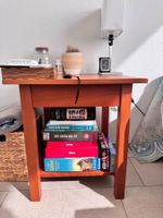 Nachttisch Holztisch Beistelltisch mit Regal guter Zustand