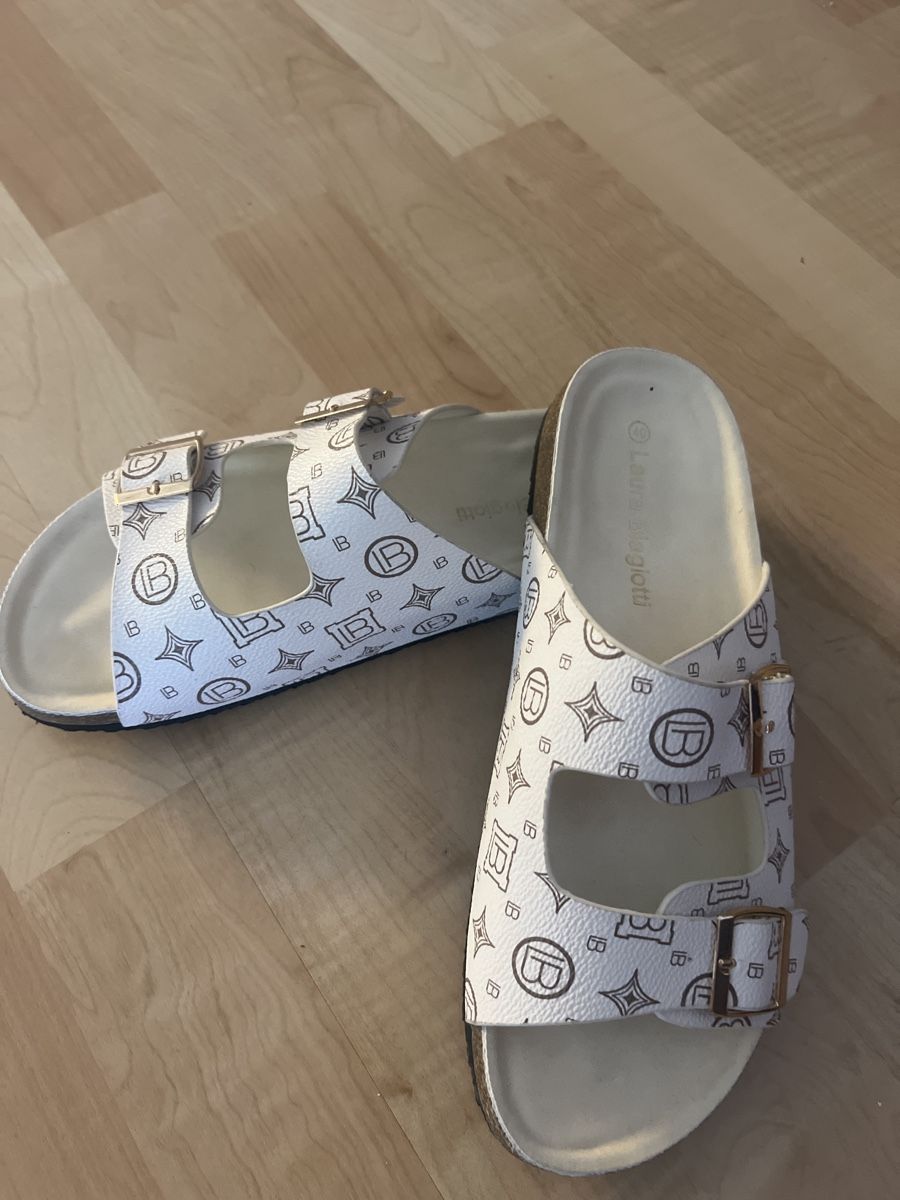 Laura Biagiotti Scarpe da donna: Laura Biagiotti Sandalen – Usato da Olten venduto da AtelierSecondhand23 2