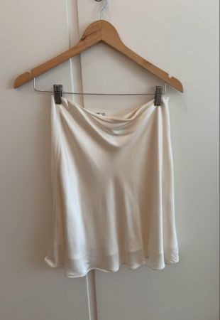 neuwertiger weisser Satin Rock von & other stories in 38