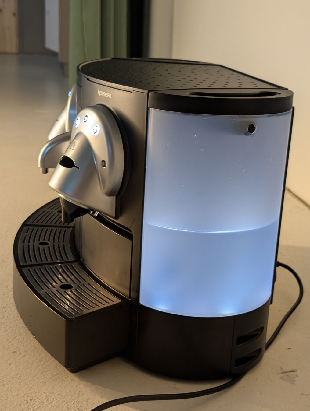 Nespresso Macchine per caffè & Macchine per espresso: Nespresso Gemini cs 200 pro Kaffeemaschine – Usato da Bern venduto da Mantel0 2