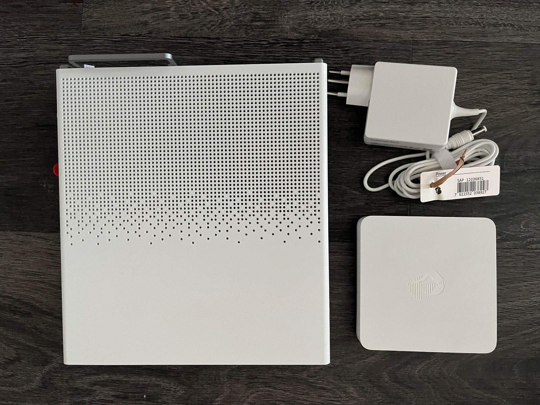 Swisscom Modem & Router: Swisscom Internet Box 4 mit TV-Box IP1400 – Usato da La Plaine venduto da sil4555