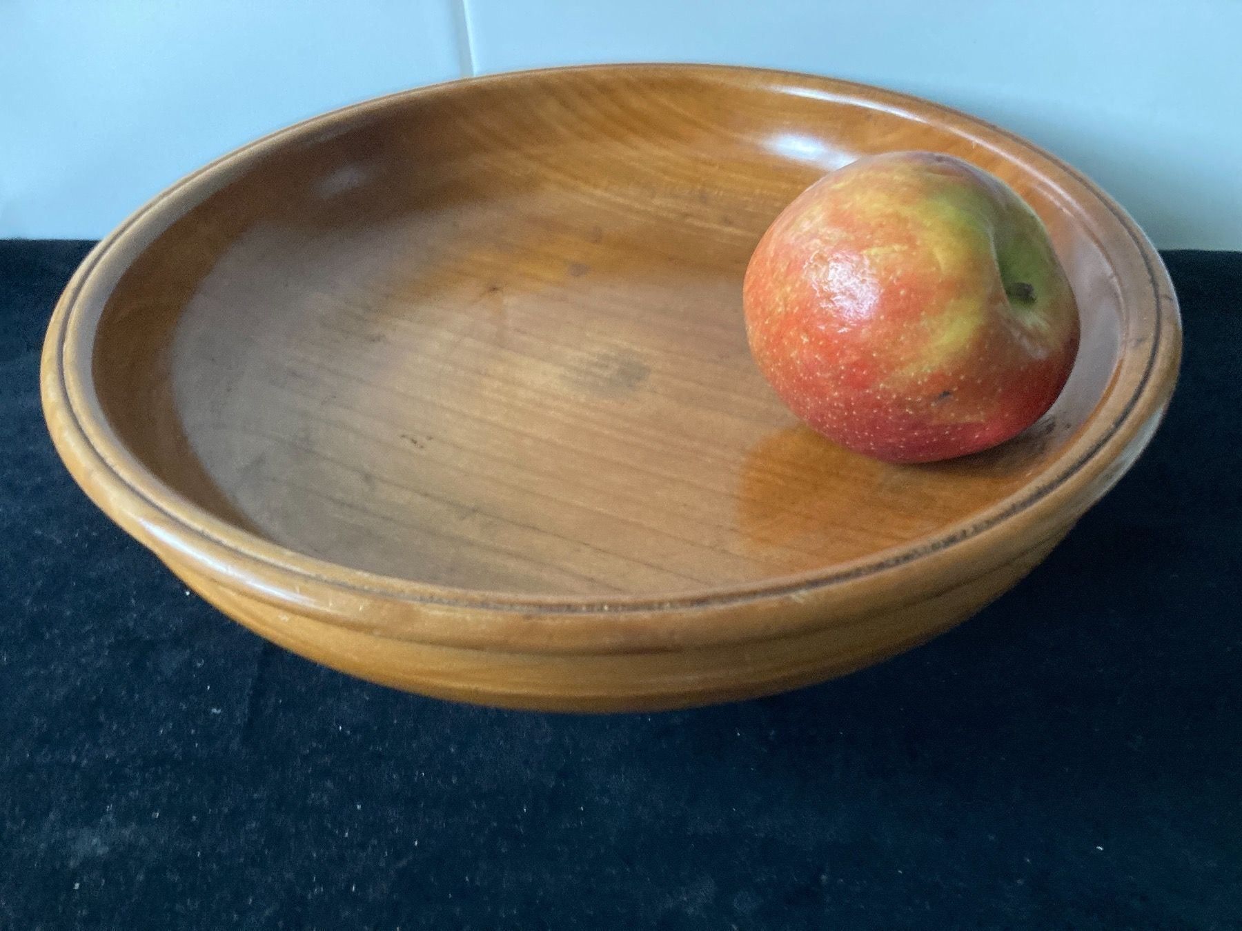 Ciotole: Schöne Früchte- Schale aus Holz – Usato da Zürich venduto da Chaeffeler