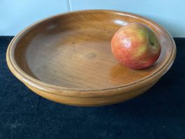 Schöne Früchte- Schale aus Holz