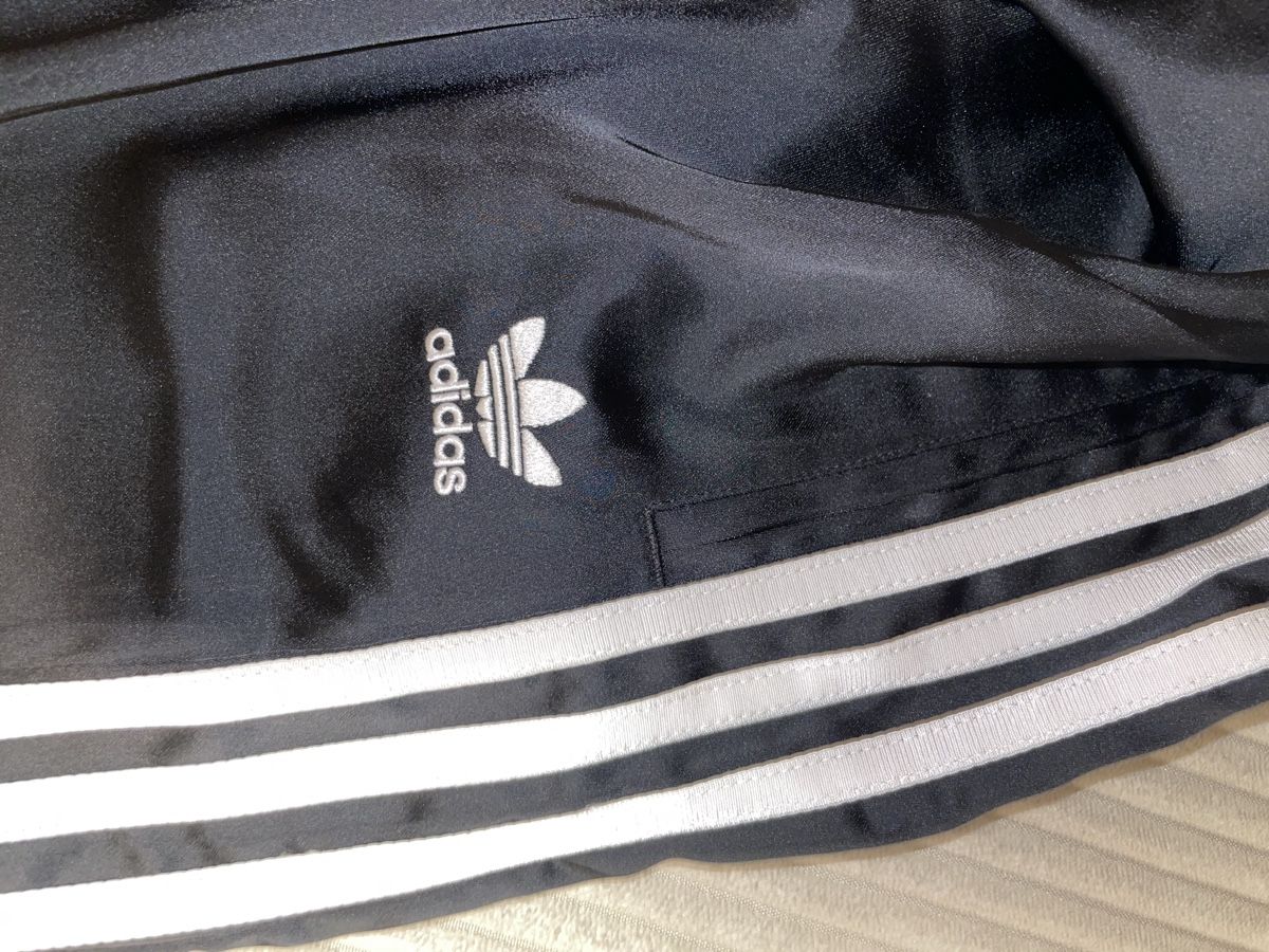 Adidas Pantalons: Adidas Trainingshose schwarz – Neuf (Voir description) à Glattfelden par Aura_X 1