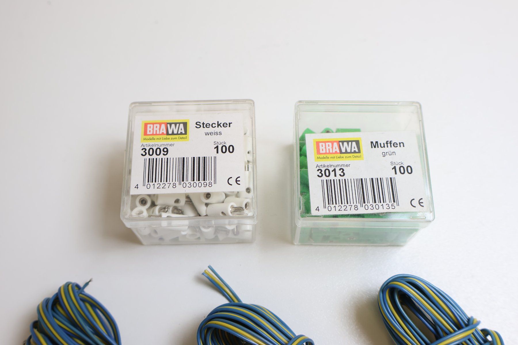 Märklin Modellini di ferrovie: Modellbahn Stecker & Muffen & Kabel - ca. 150-200 Stück – Usato da Winterthur venduto da Monstera 4
