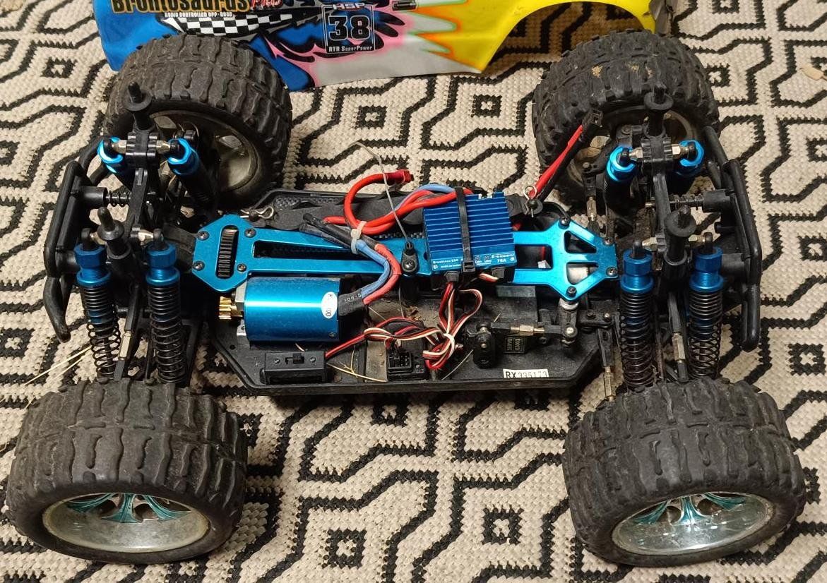 Modellismo RC: Brontosaurus Pro RC Monster Truck / voiture télécommandé – Usato da Collonges venduto da arashee 9