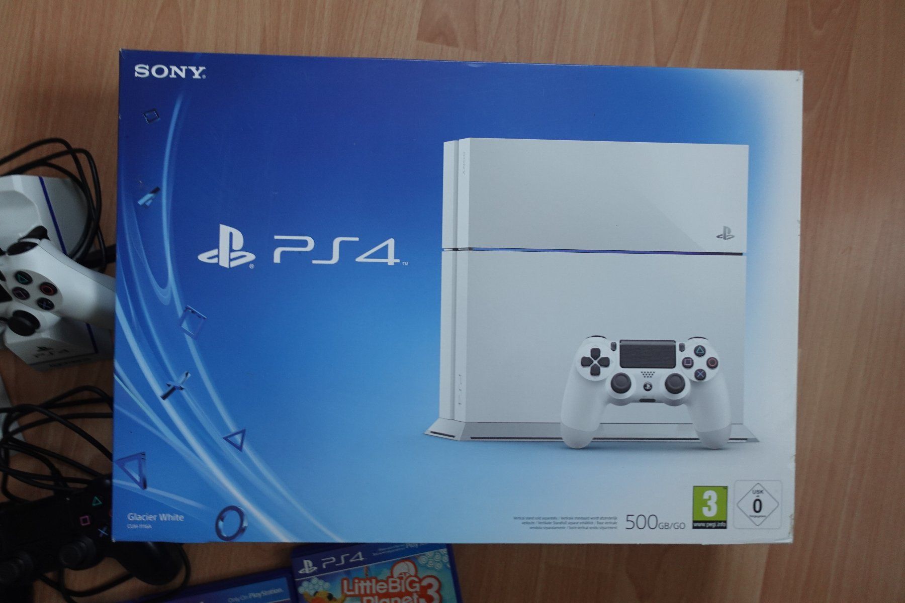 Sony Console: PS4 White Game Konsole inkl. Spiele, Controller, Kamera – Usato da Ettiswil venduto da maimaiswiss 1