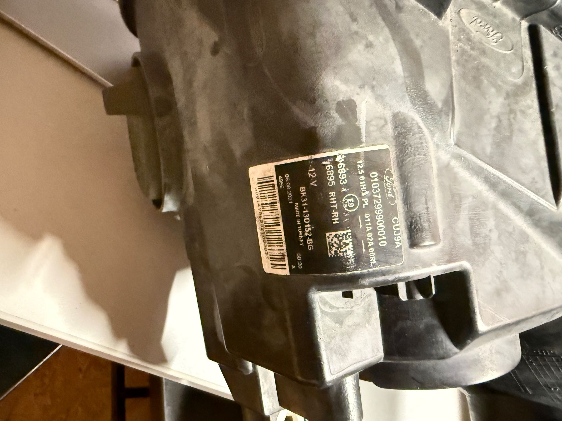Ford Fari: Ford Transit Scheinwerfer – Usato da Einsiedeln venduto da V8840 5