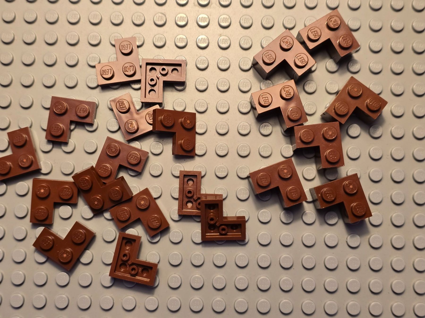 Lego Kit di costruzioni: Lego 21 x Stein/ Winkel/ Ecke rotbraun – Usato da Basel venduto da Swi-7621