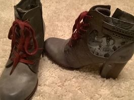 Stiefel Mustang neu