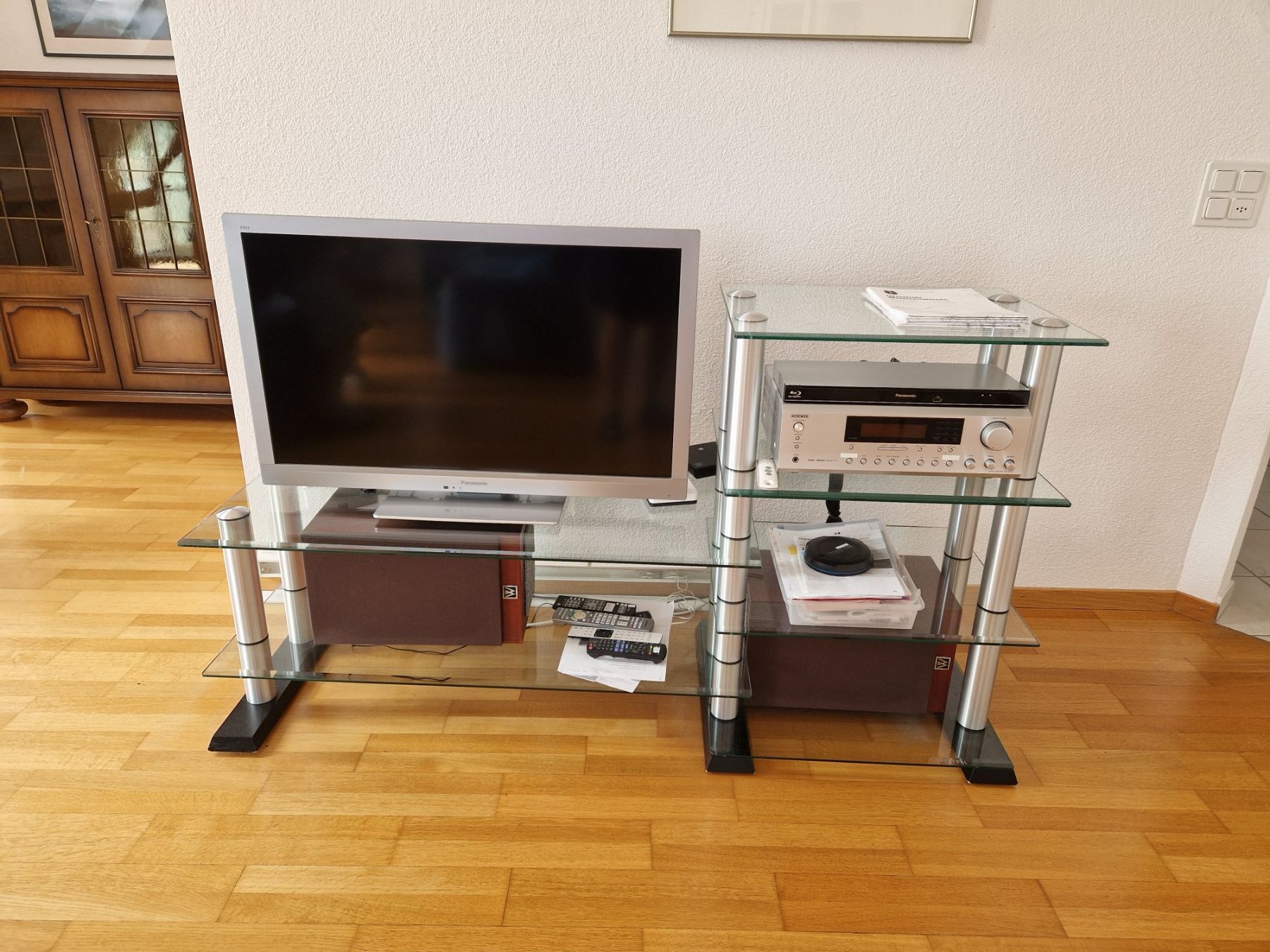 Mobili TV: TV Möbel aus Glas – Usato da Mettmenstetten venduto da Cam7