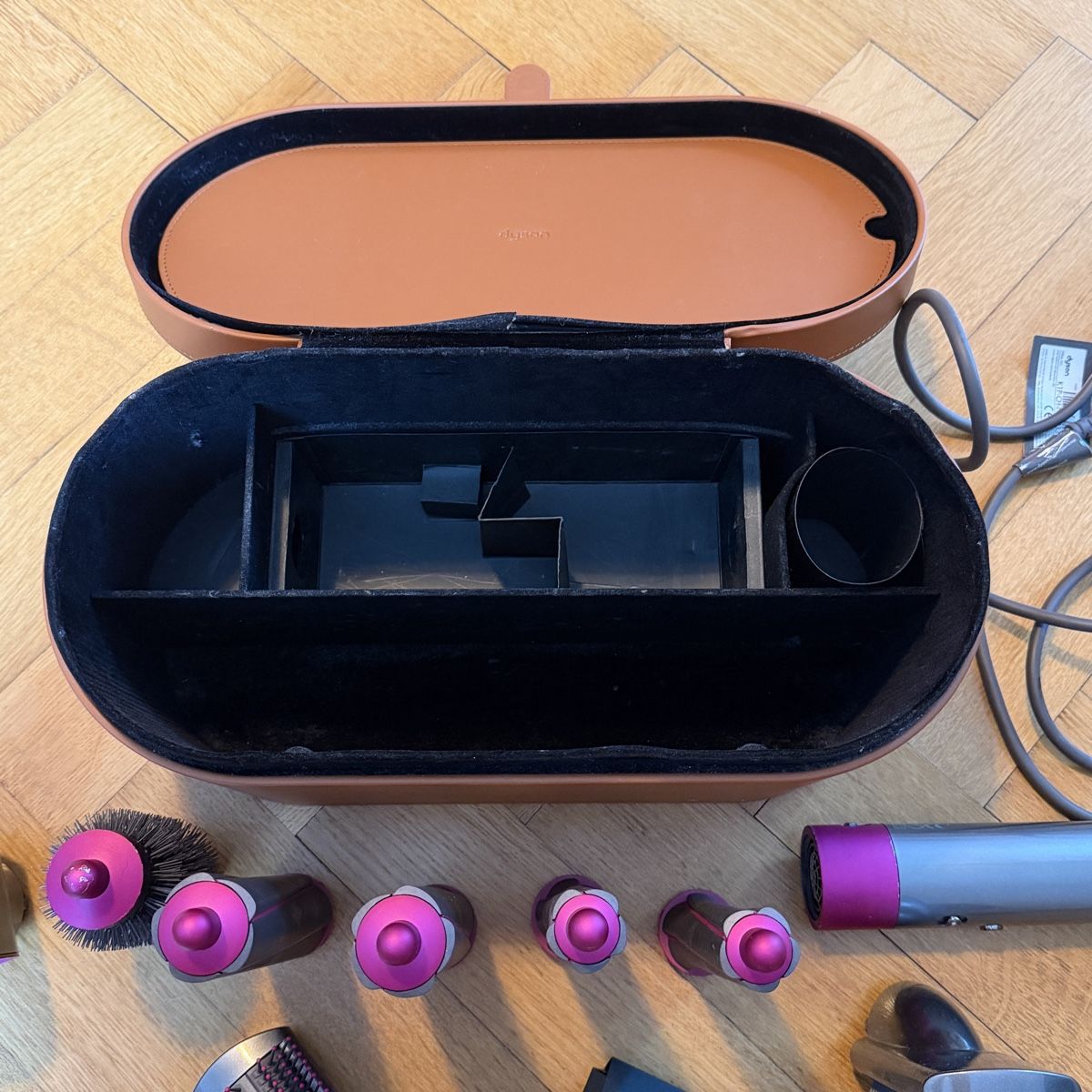Dyson Asciugacapelli: Dyson Airwrap Complete + Zubehoer mit Box – Usato da Ostermundigen venduto da tatjanakova 4