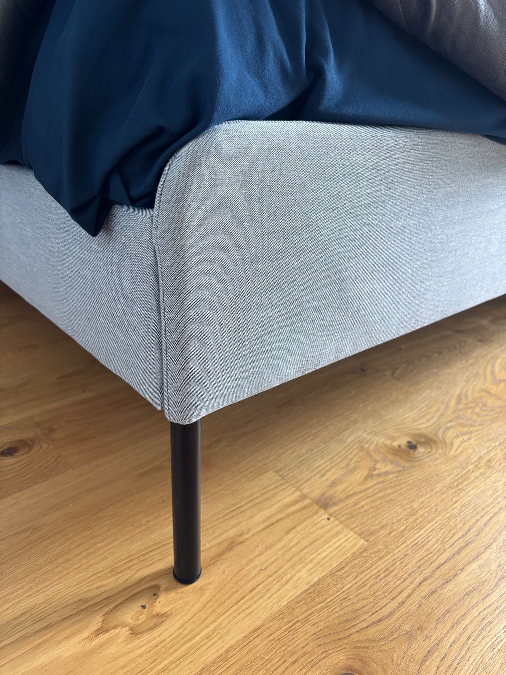 Ikea Letti: IKEA bed frame plus mattress 140x200 – Usato da Horgen venduto da tut_tb6k 2