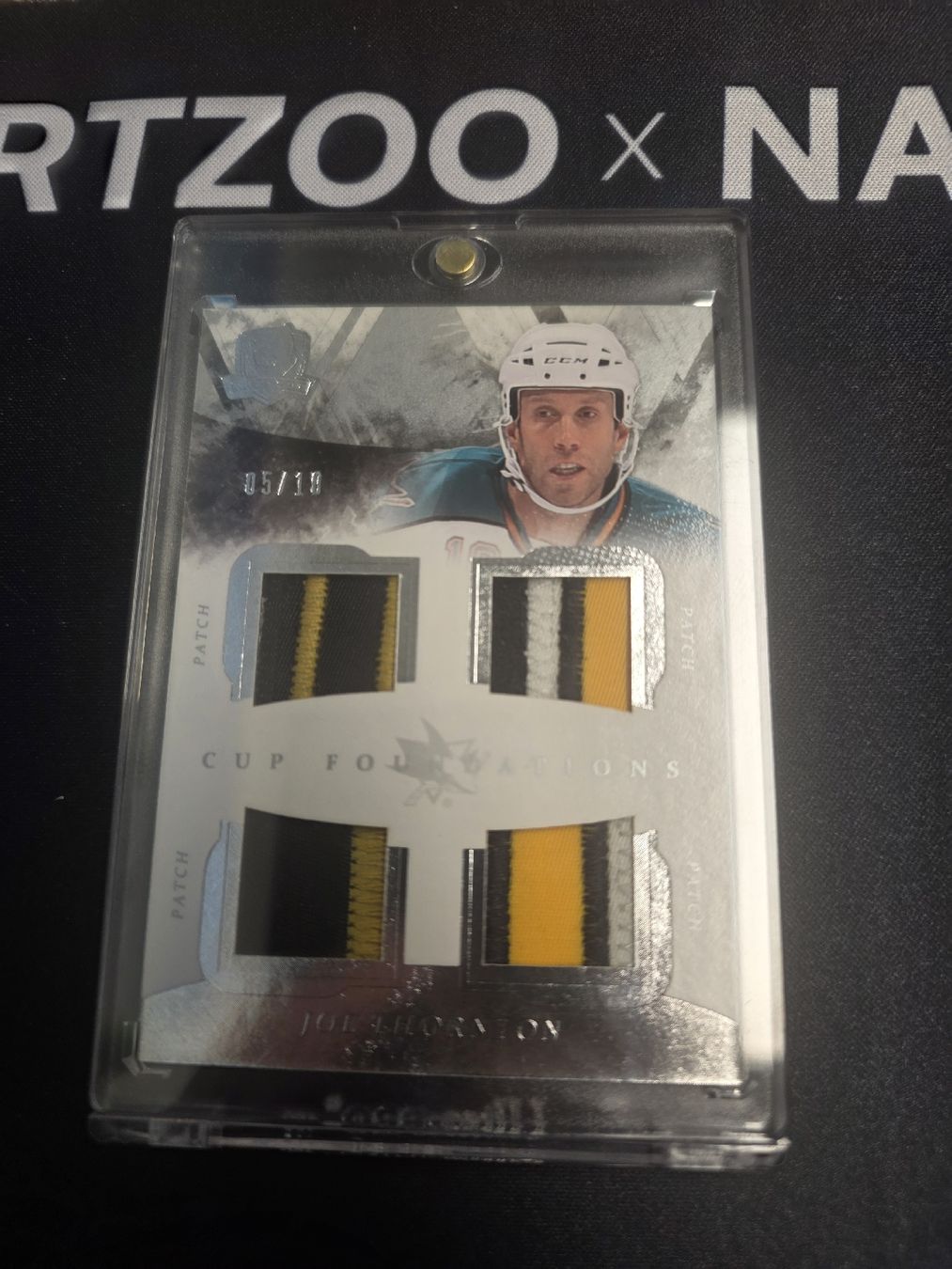 NHL Carte collezionabili: Joe Thornton Cup Foundations 2010-11 Patch Karte 5/10 – Nuovo (secondo la descrizione) da Kilchberg ZH venduto da BlaugelbeMacht1921