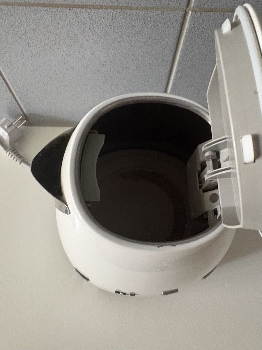 Smeg Bollitori: Bouilloire SMEG blanche prise française – Usato da Genève venduto da cec_6qrf 3