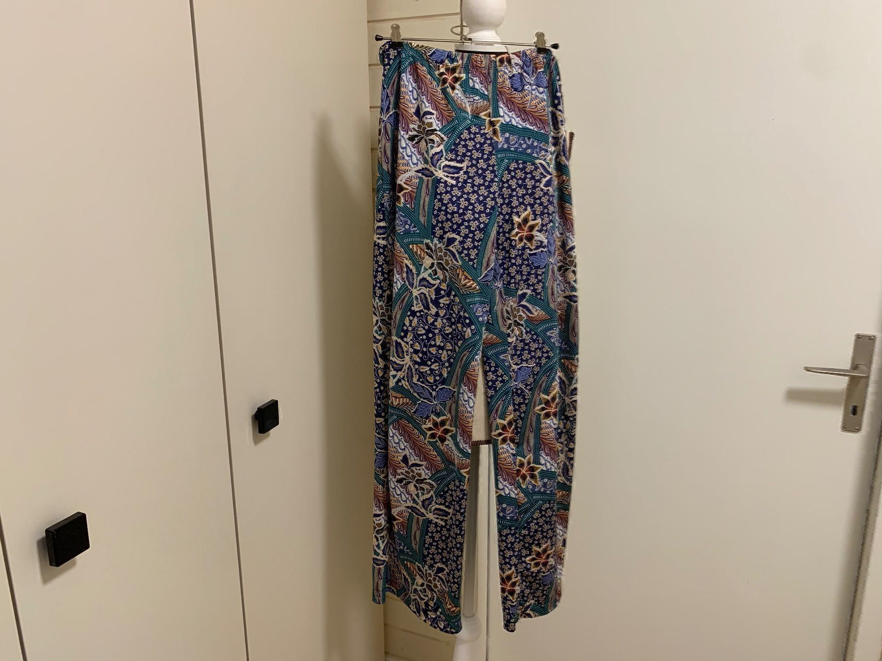 Pantaloni: Lili Dudu Hose Gr. M – Usato da Aarau venduto da Obdulia 1