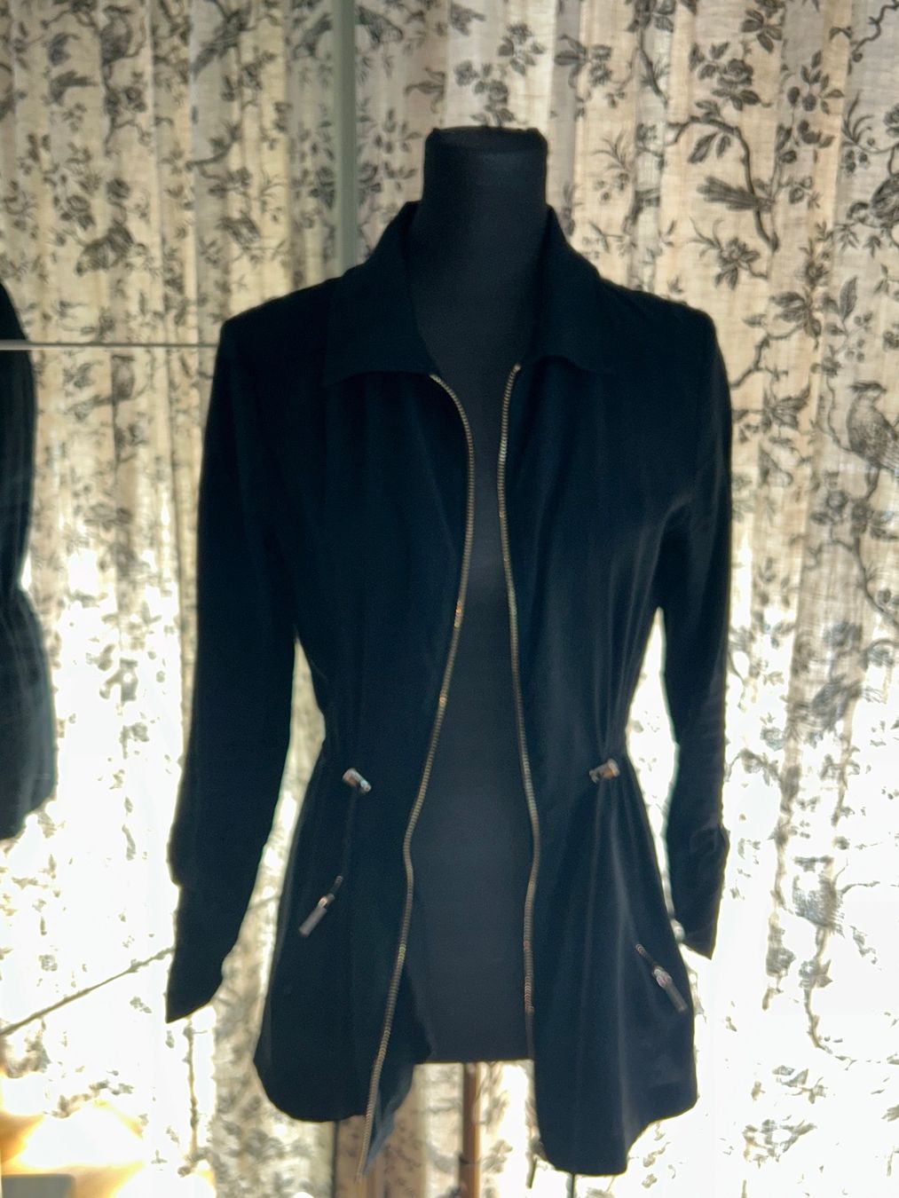 Giacche: JACKE SCHWARZ – Usato da Luzern venduto da Suneha