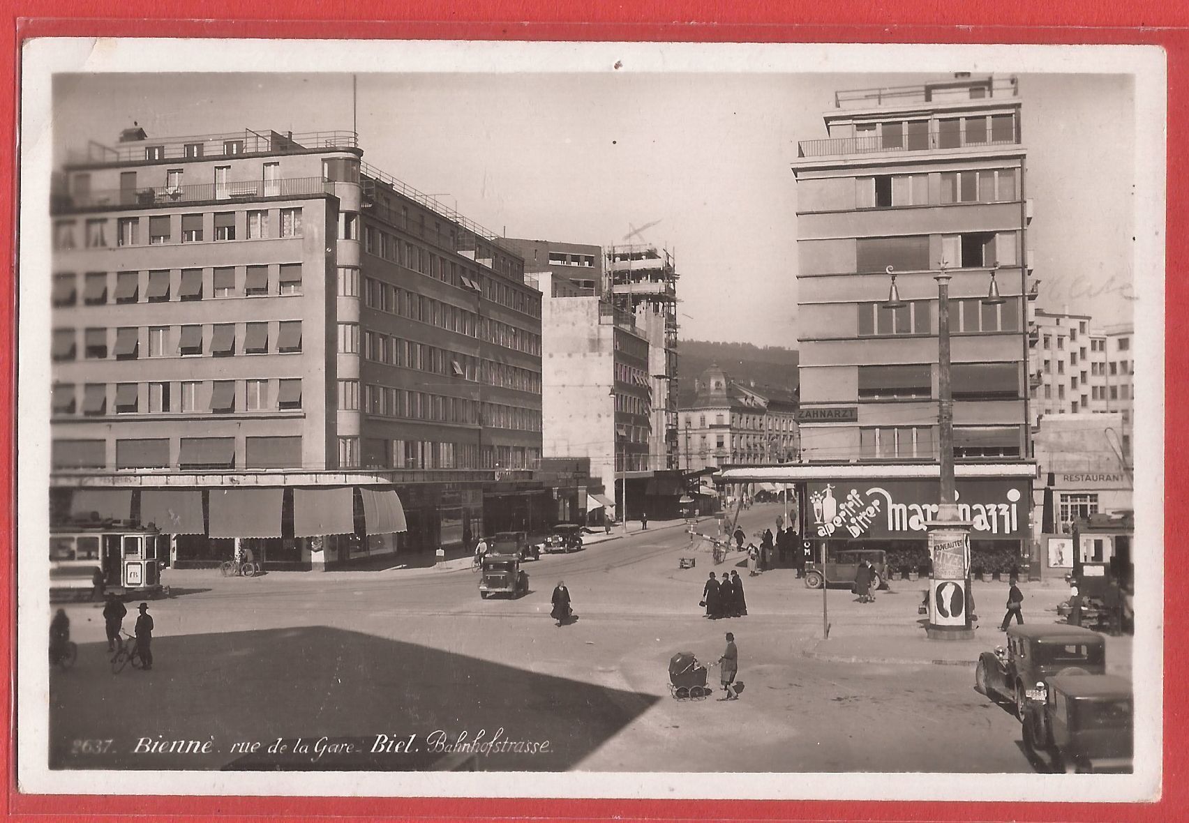 Cartoline postali: Biel - Bahnhofstrasse mit Tram und Oldtimer - ca. 1930 – Usato da Fislisbach venduto da Porano