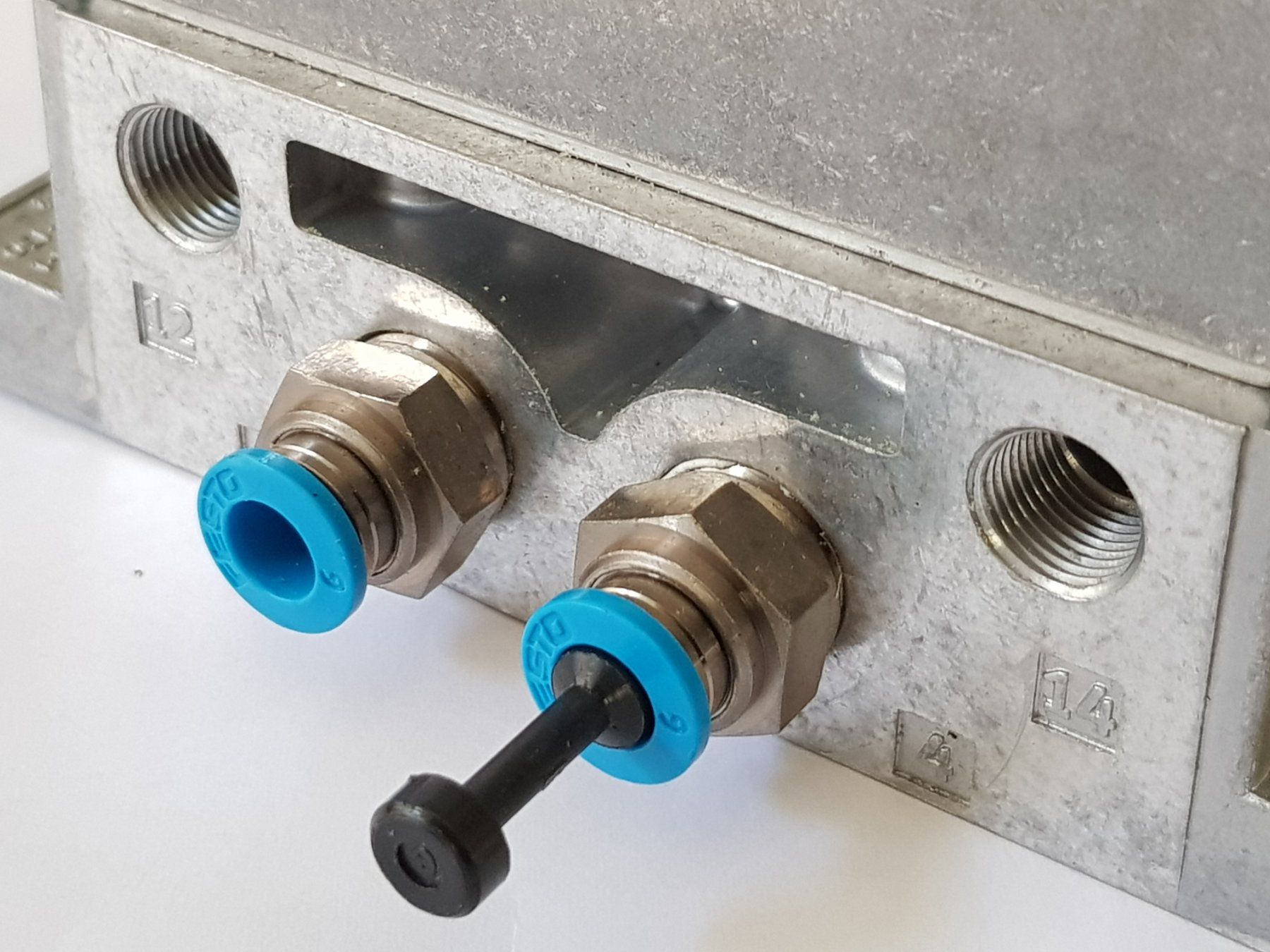 Festo Metall- & Schlosserei Sonstiges: 5/3 Magnet Ventil mit Anschlussplatte Magnetspule Dämpfer – Neu (gemäss Beschreibung) aus Kappelen von swyder 8