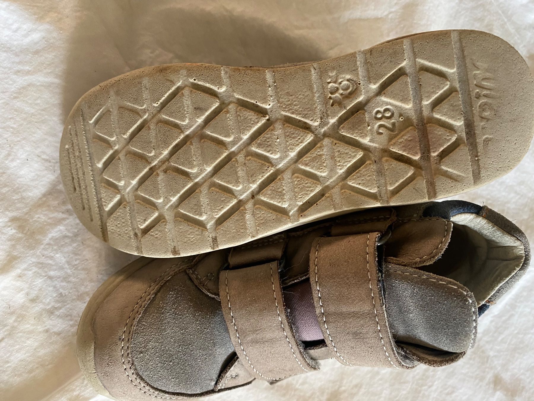 Scarpe per ragazzi: Kinderschuhe Grösse 28 mit Klettverschluss – Usato da Allenwinden venduto da Obalu 3