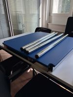 USM Tisch blau 75x75 mit Gebrauchsspuren
