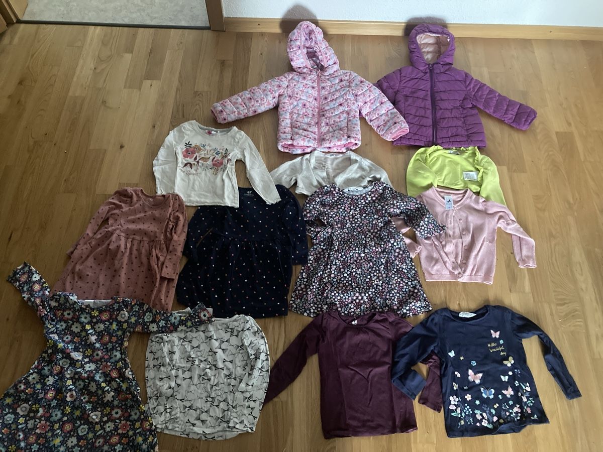 Lotti & Set di vestiti: Mädchen Kleiderpaket Gr 98/104 – Usato da Staad SG venduto da gab_7dr9