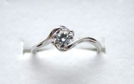 0.5 ct Moissanit Solitärring aus 925 Silber Luxusansicht