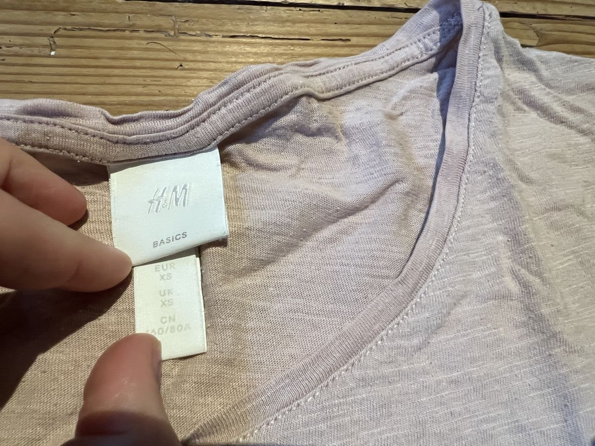 H&M T-shirt: H&M Basic Shirt XS, Top Zustand, hellrosa – Usato da Wohlenschwil venduto da SmokyAnnie 1