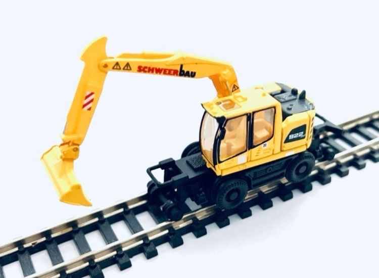 Modellini di ferrovie: LIEBHERR Schienenbagger in OVP SPUR N #500 – Nuovo e nell'imballaggio originale da Oberbuchsiten venduto da Orsetto24