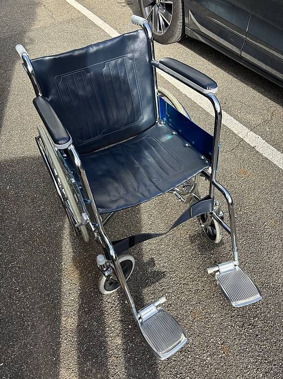 Chaises roulantes: Rollstuhl – D'occasion à Unterentfelden par sumatic 2