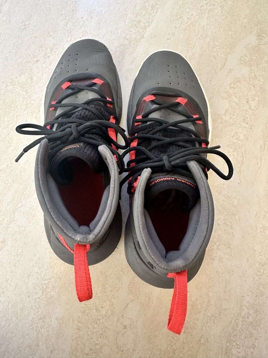 Under Armour Scarpe per ragazzi: Basket Schuhe Under Armour 40 – Usato da Ponte Capriasca venduto da michesa 1