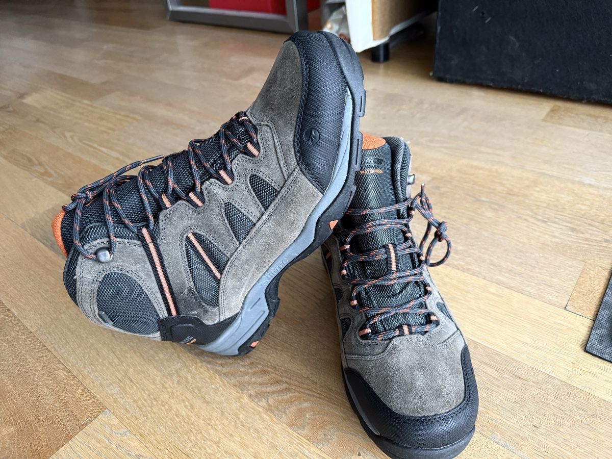 Scarpe da uomo: Hi-Tec Wanderschuhe Gr. 45 Wasserdicht Neu – Nuovo e nell'imballaggio originale da Reinach AG venduto da innamac 1