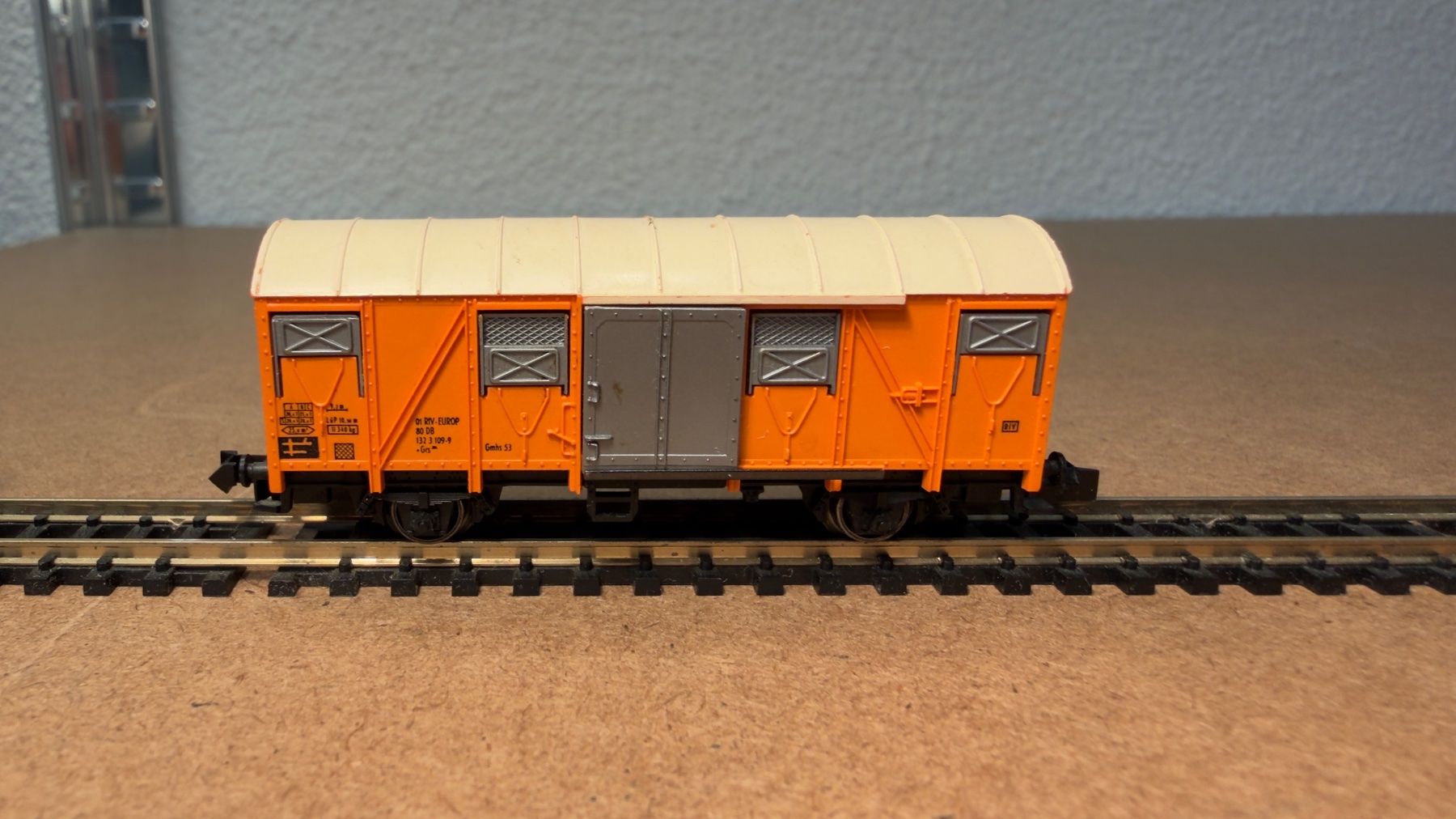 Fleischmann Modellini di ferrovie: Fleischmann Güterwagen Spur N – Usato da Schlieren venduto da rat_lq6b 4