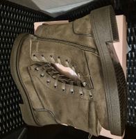 Olivengrüne Stiefel