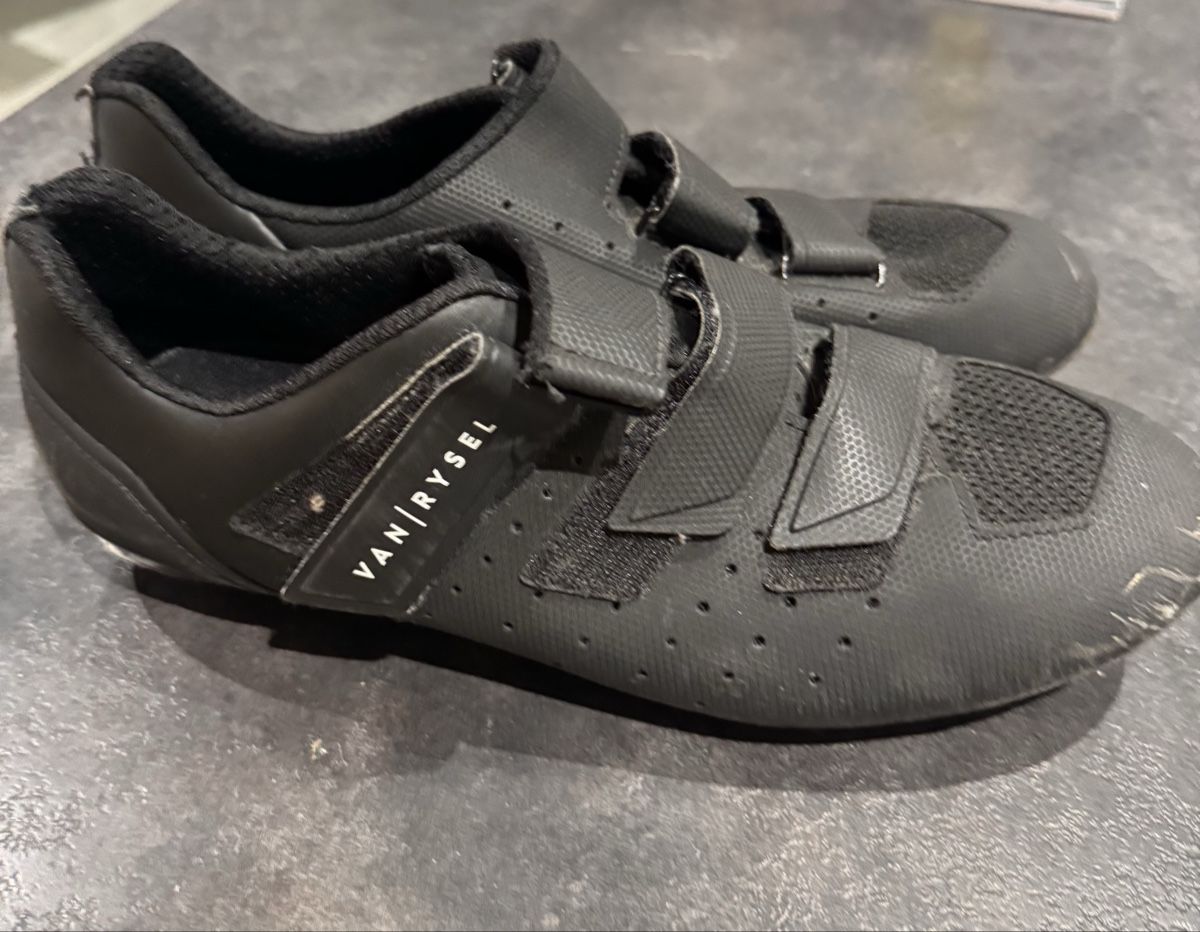 Scarpe da uomo: Van Rysel cycling shoes   – Usato da Gland venduto da ron_m8cc