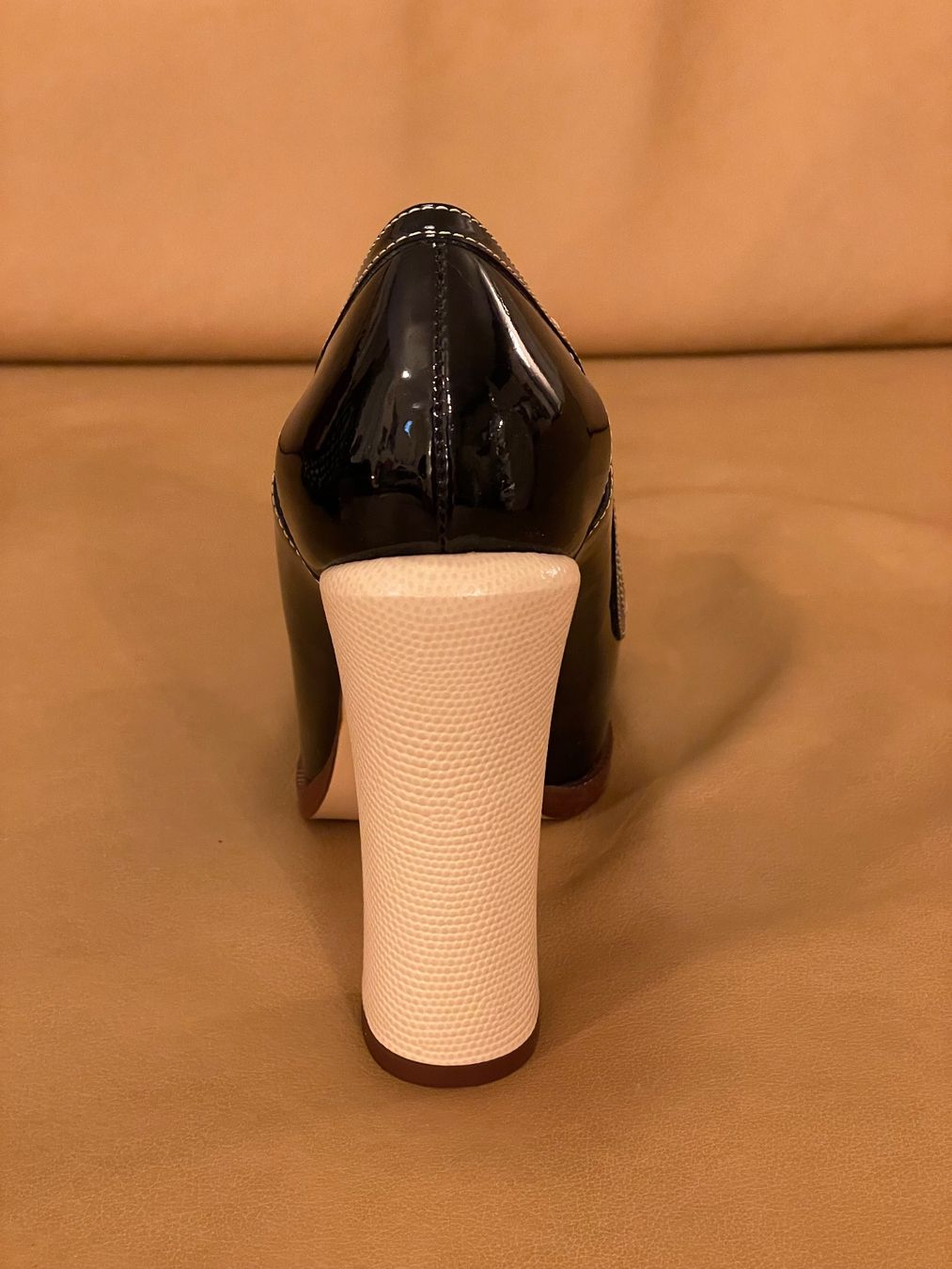 Fendi Scarpe da donna: FENDI Patent Leather platform Pumps – Nuovo e nell'imballaggio originale da Corcelles NE venduto da gingerbrain 2