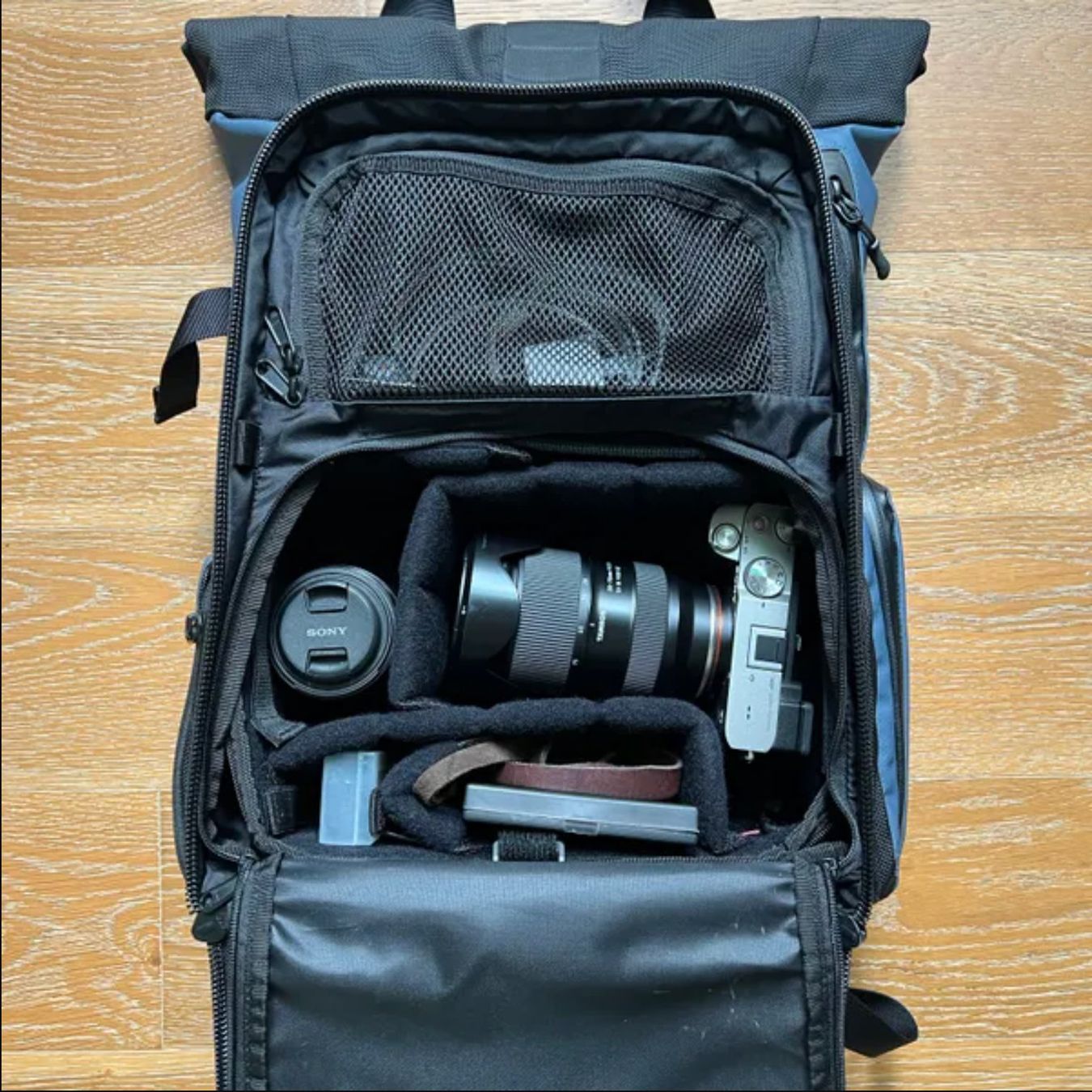 Taschen: WANDRD Camera Cube Essential S + Hike Straps – Gebraucht aus Zürich von bobighorus 2