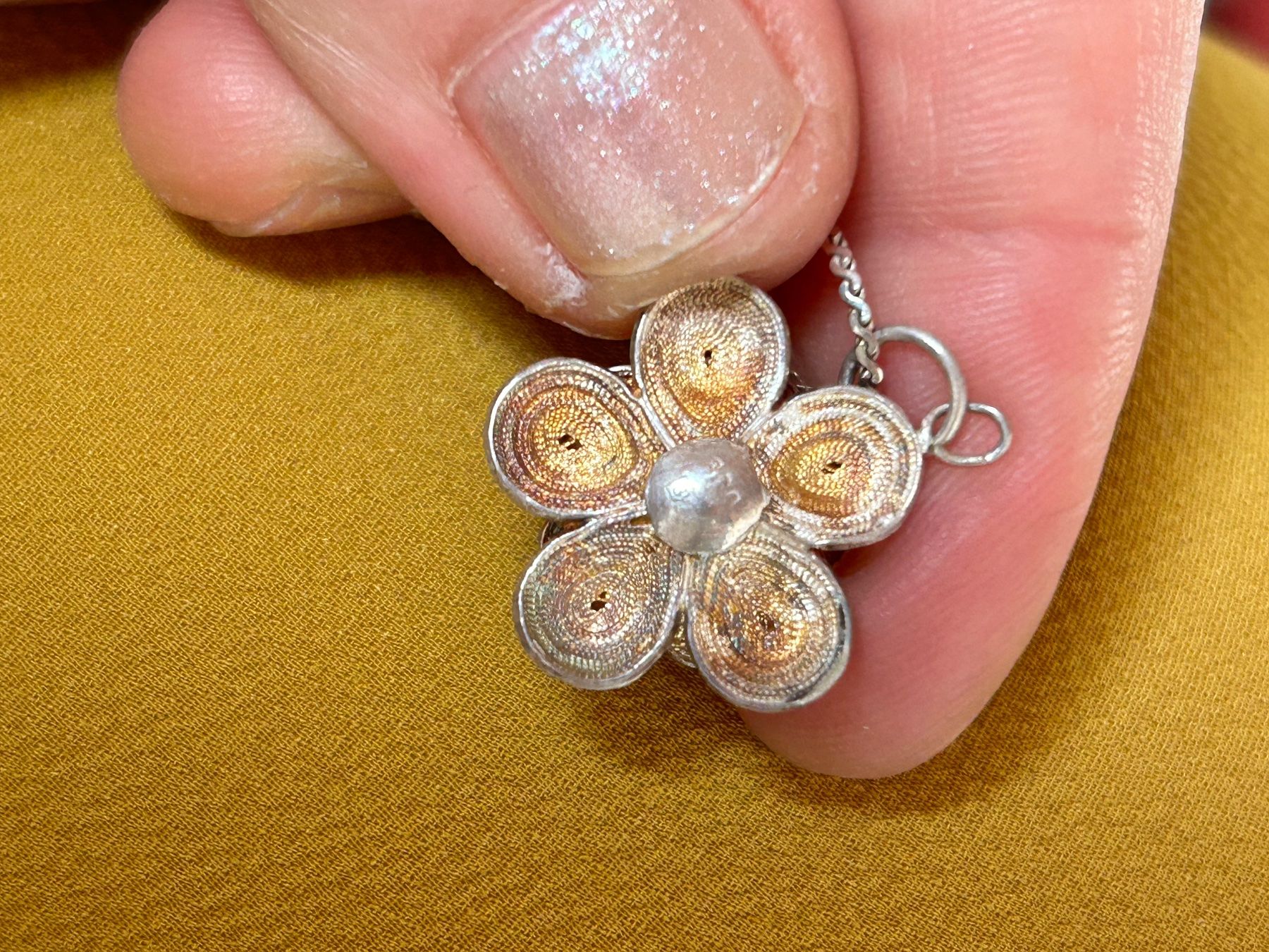 Ciondoli: Trachtenblume klein mit silberkette – Usato da Laufen venduto da Bellebellezza 1