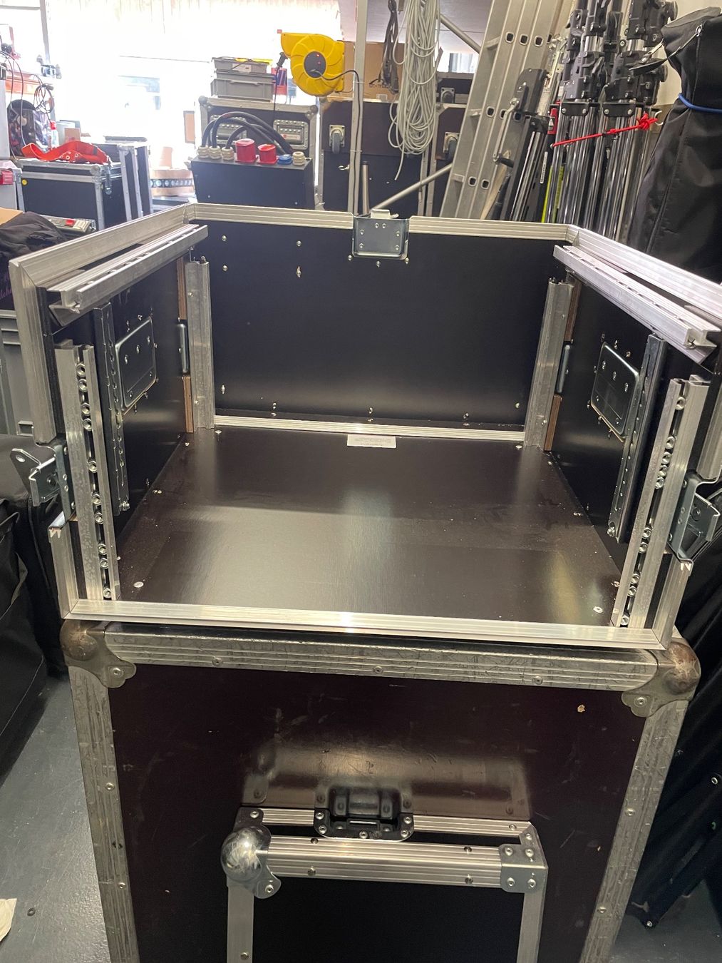 Altri accessori: Thon Triple Door Live Rack 6u 45 RA – Usato da Märstetten venduto da Manuel000 1