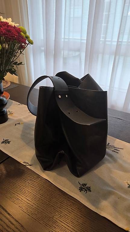 Borse da donna: COS Leder-Shopper Schwarz  – Usato da Bülach venduto da kad_gy6f 2