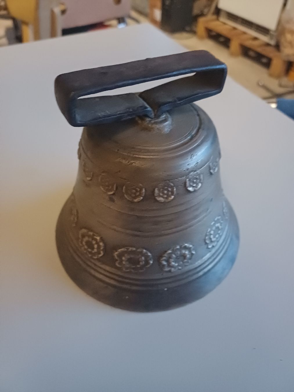 Campanacci mucche: Kuhglocke mit Griff Höhe 12 Durchmesser 13.5 cm – Usato da Zuckenriet venduto da Res.