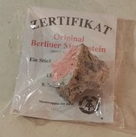 Original Berliner Mauerstein mit Zertifikat. (nov669)