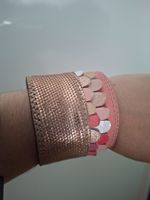 Bracelet manchette large rose et doré cuir pailleté bouton