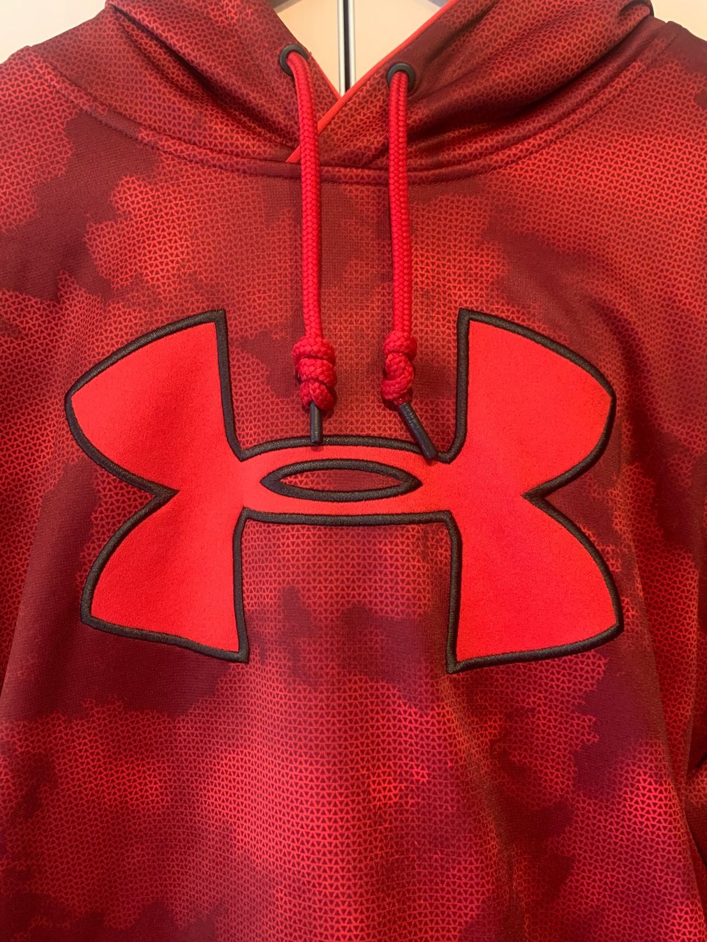 Under Armour Maglioni & Felpe: Under Armour Kapuzenpullover, Rot, Grösse L – Usato da Rosshäusern venduto da MiJoDoOl 1
