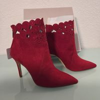 Bottines rouges Tamaris avec détails festifs, taille 37