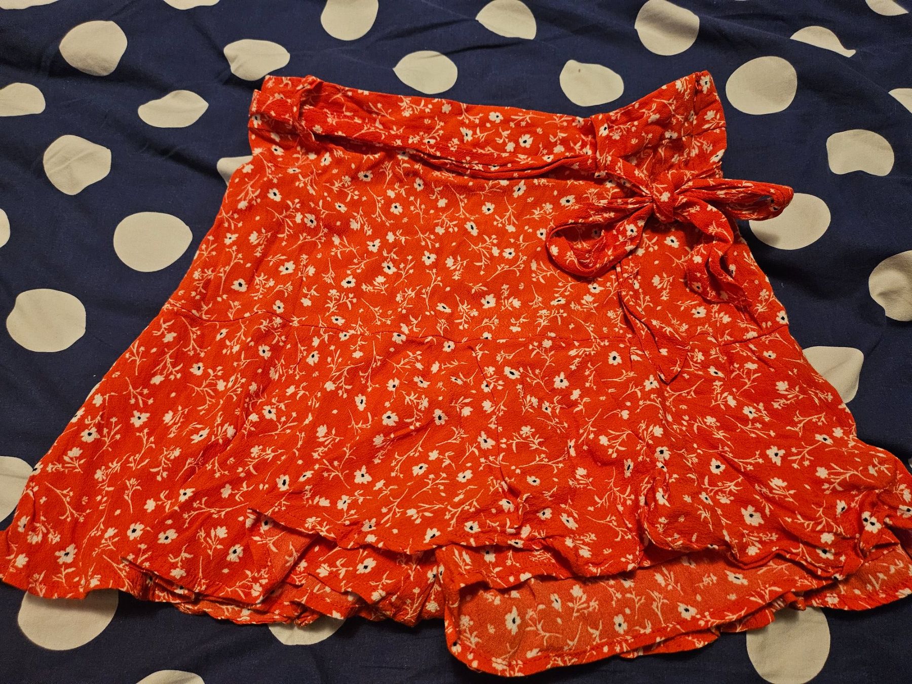 Zara Hosen: Zara shorts gr s mit röcklein darüber – Neu und originalverpackt aus Dietikon von Eleda